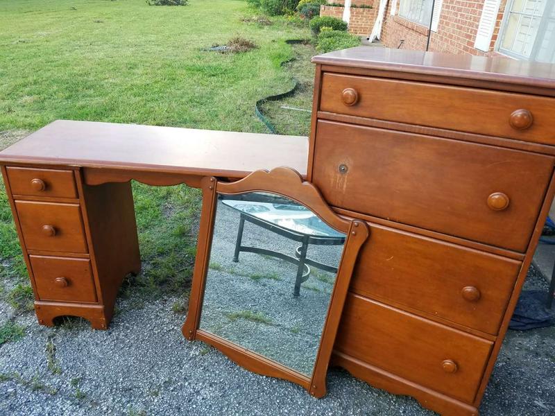 Matching used Desk/Dresser set for sale in Commerce, TX 5miles Buy