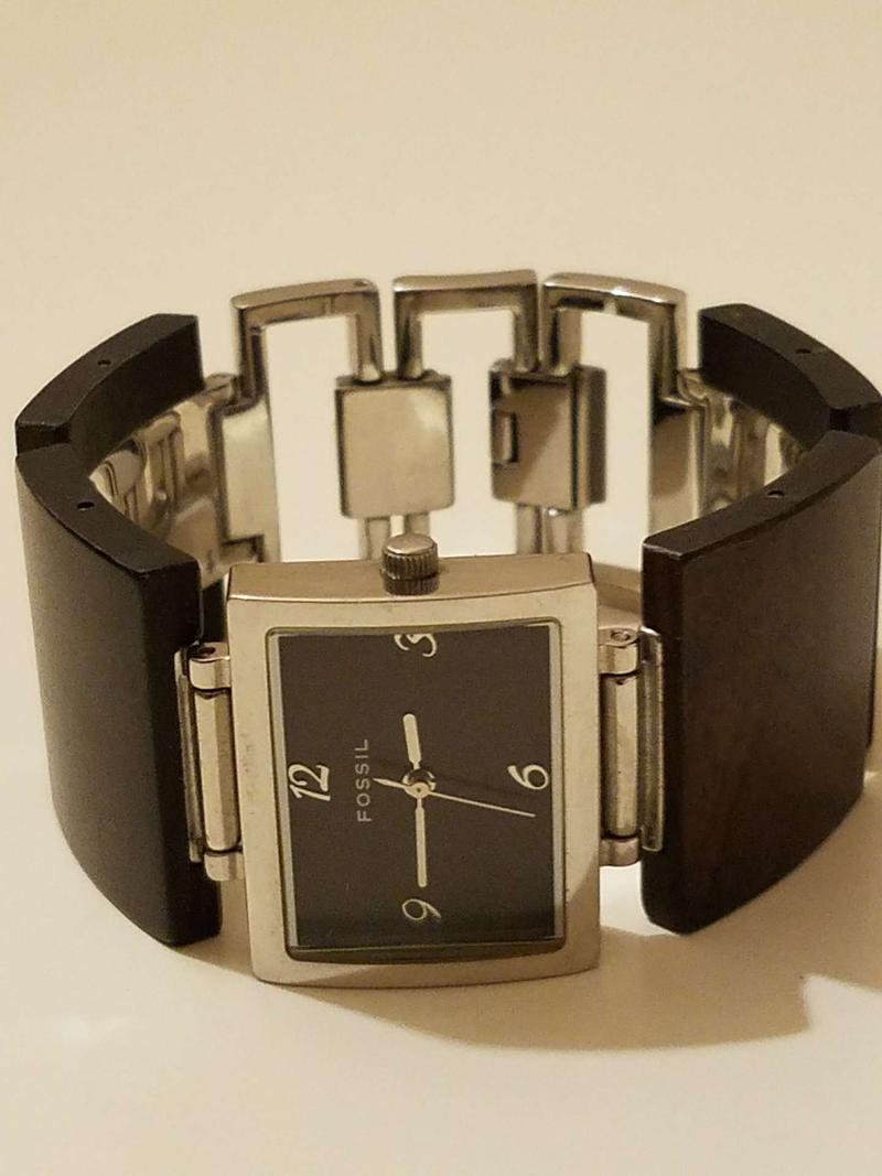 Ladies Fossil Watch Modern Faux Wood 
