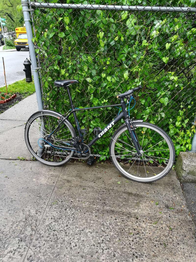 Giant Bike size Large. Like new condition. Lots of