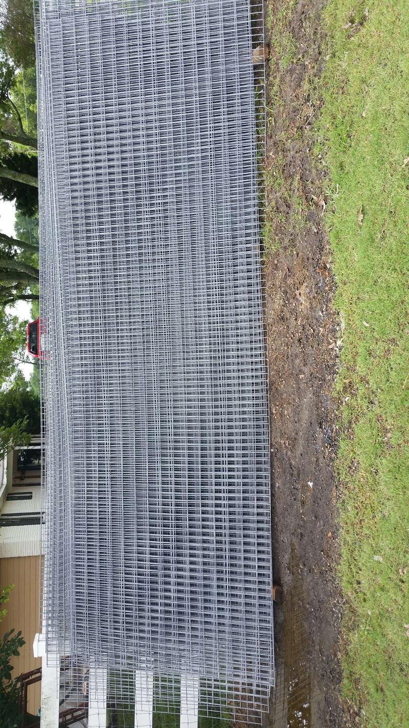 HORSE PANELS IS 2X4 SQUARES 6GAUGE 5 FT HIGHT X 16 FT LONG for sale in