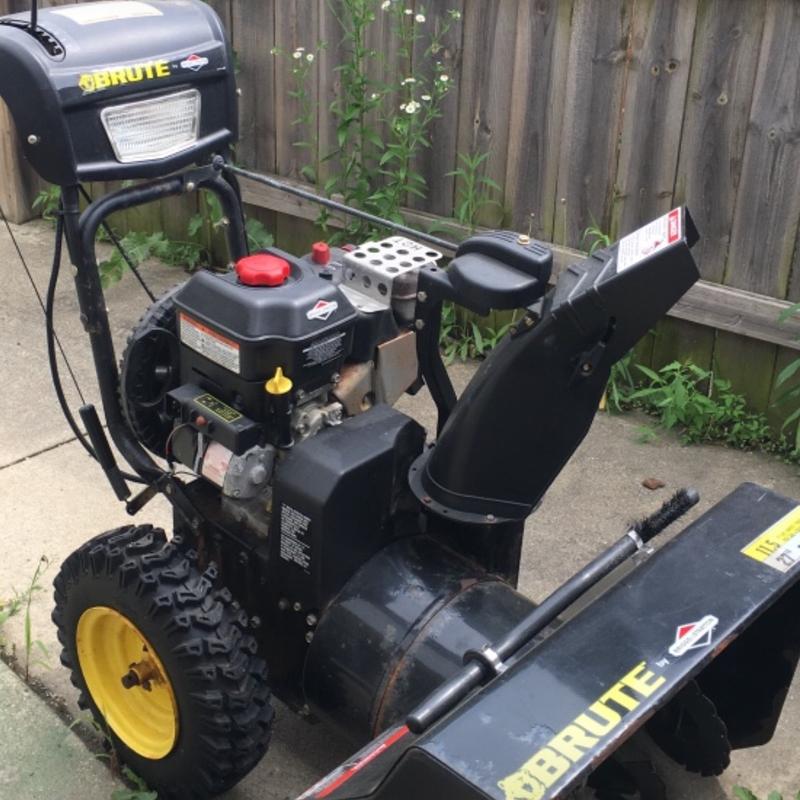 Brute snow blower for sale in Des Plaines, IL 5miles Buy and Sell