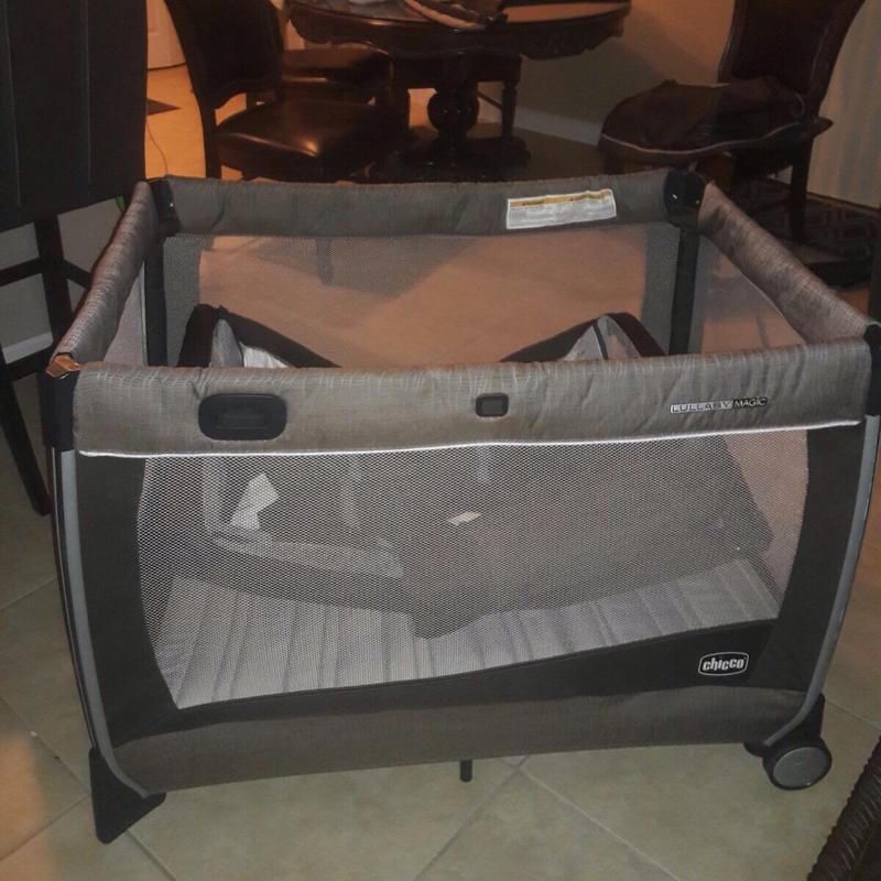 Chicco pack n play with changer for sale in Miami, FL 5miles Buy and