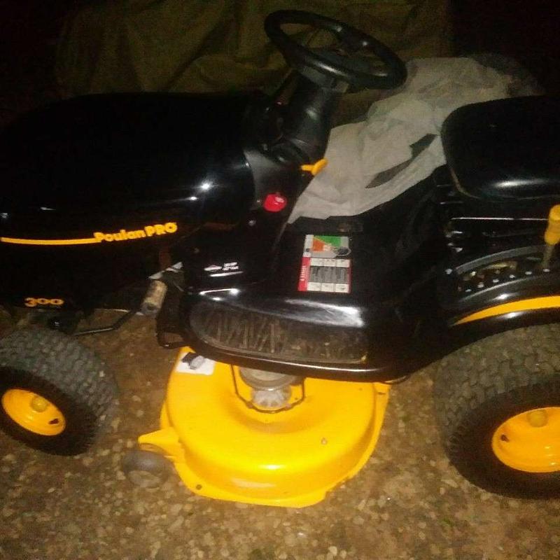 Poulan pro EX 300 2017 like new 20 hp 42 " cut for sale in Dallas, NC