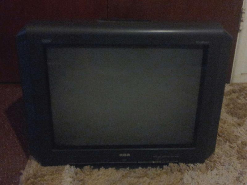RCA TRUFLAT 20" CRT TELEVISION20F514TD WITH DVD PLAYER CLASSIC GAMING