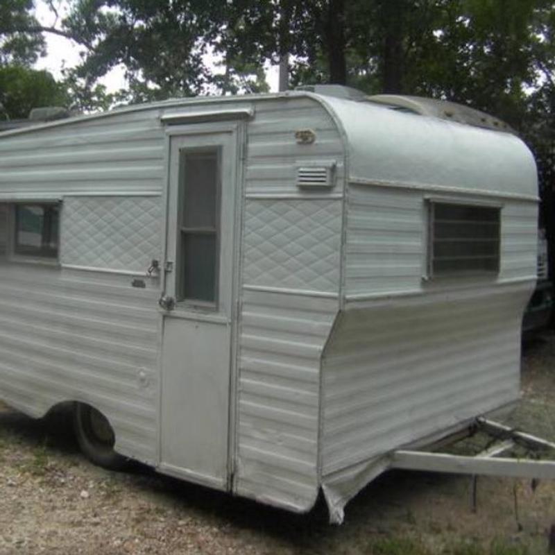 I WANT TO BUY small, singleaxle, vintage campers for sale in Irving