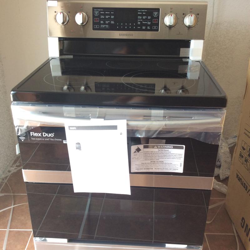 Brand new Samsung electric glass top 5 burners duo oven range stainless