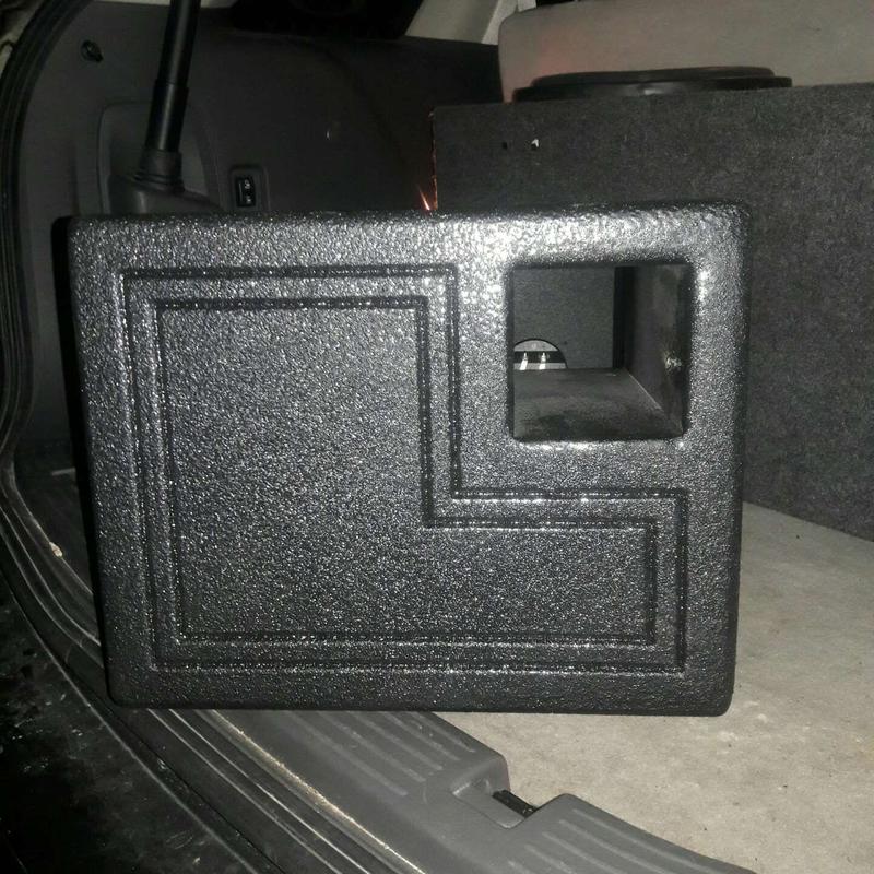 Sundown 10 in a Q Bomb box for sale in Bacliff, TX 5miles Buy and Sell