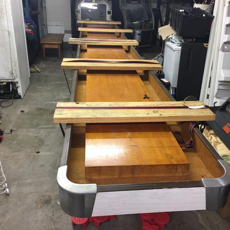 Unoriginal American shuffleboard table from the 1940s for sale in