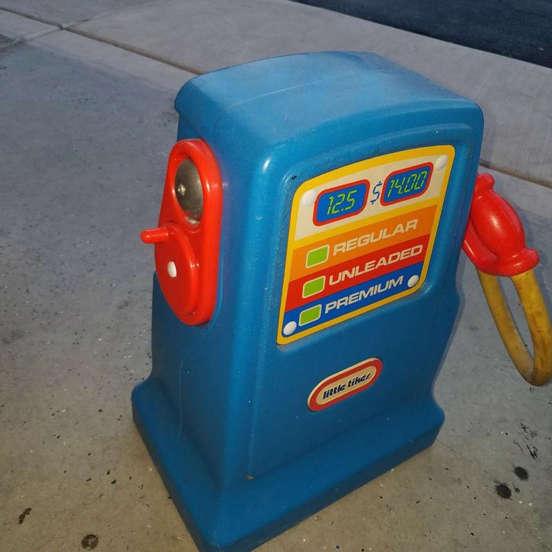 Little Tikes Gas Pump for sale in Elmhurst, IL 5miles Buy and Sell