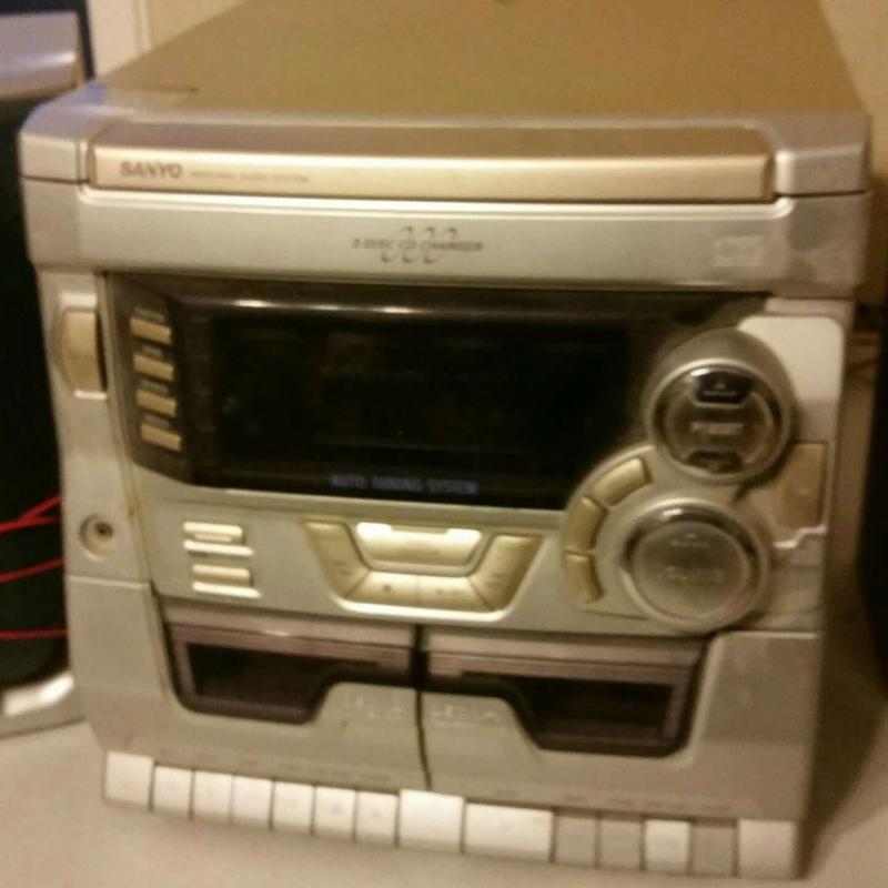Sanyo Stereo AWM2700U, 3 cd/dvd with dual cassete player, for sale in