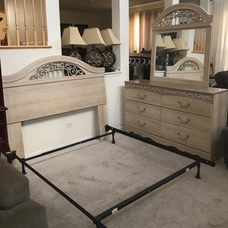 Ashley Furniture 3pc Catalina Antique White Finish/Faux Marble Queen