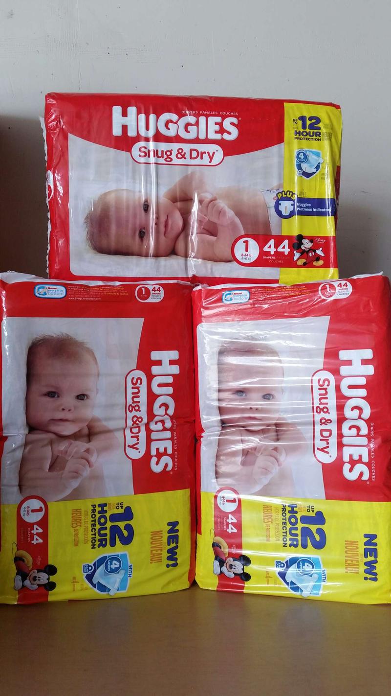 Huggies diaper 44 ct (Size 1) All 3 bags for 20. FIRM PRICE / PRECIO