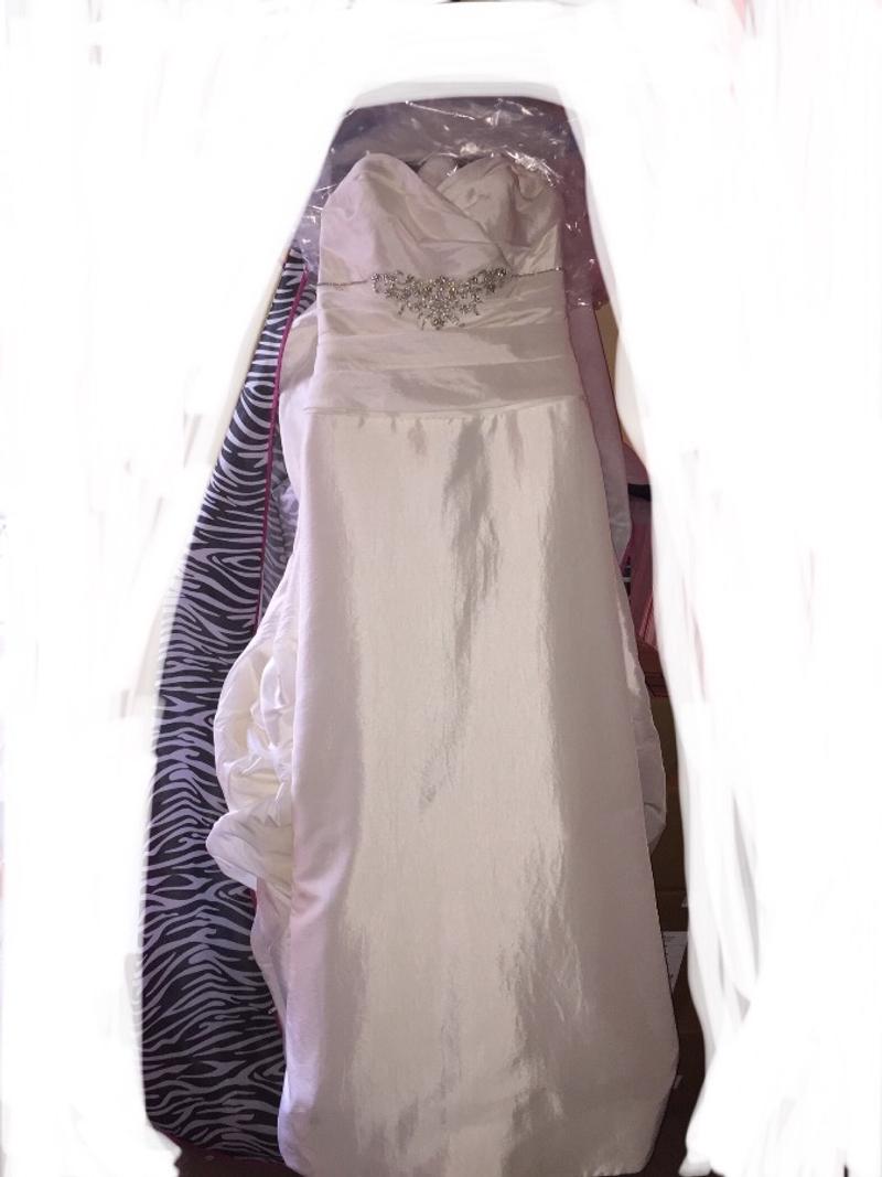 Wedding dress for sale in Dallas, TX 5miles Buy and Sell