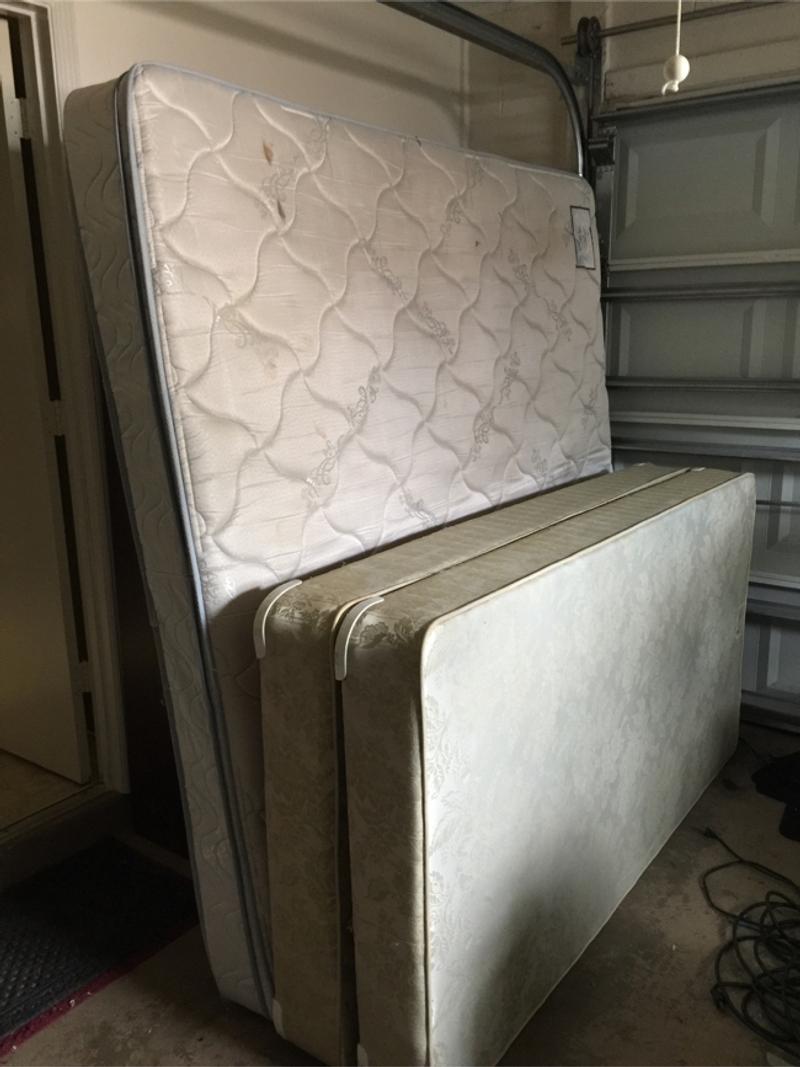 King size mattress and box springs for sale in Deltona, FL 5miles