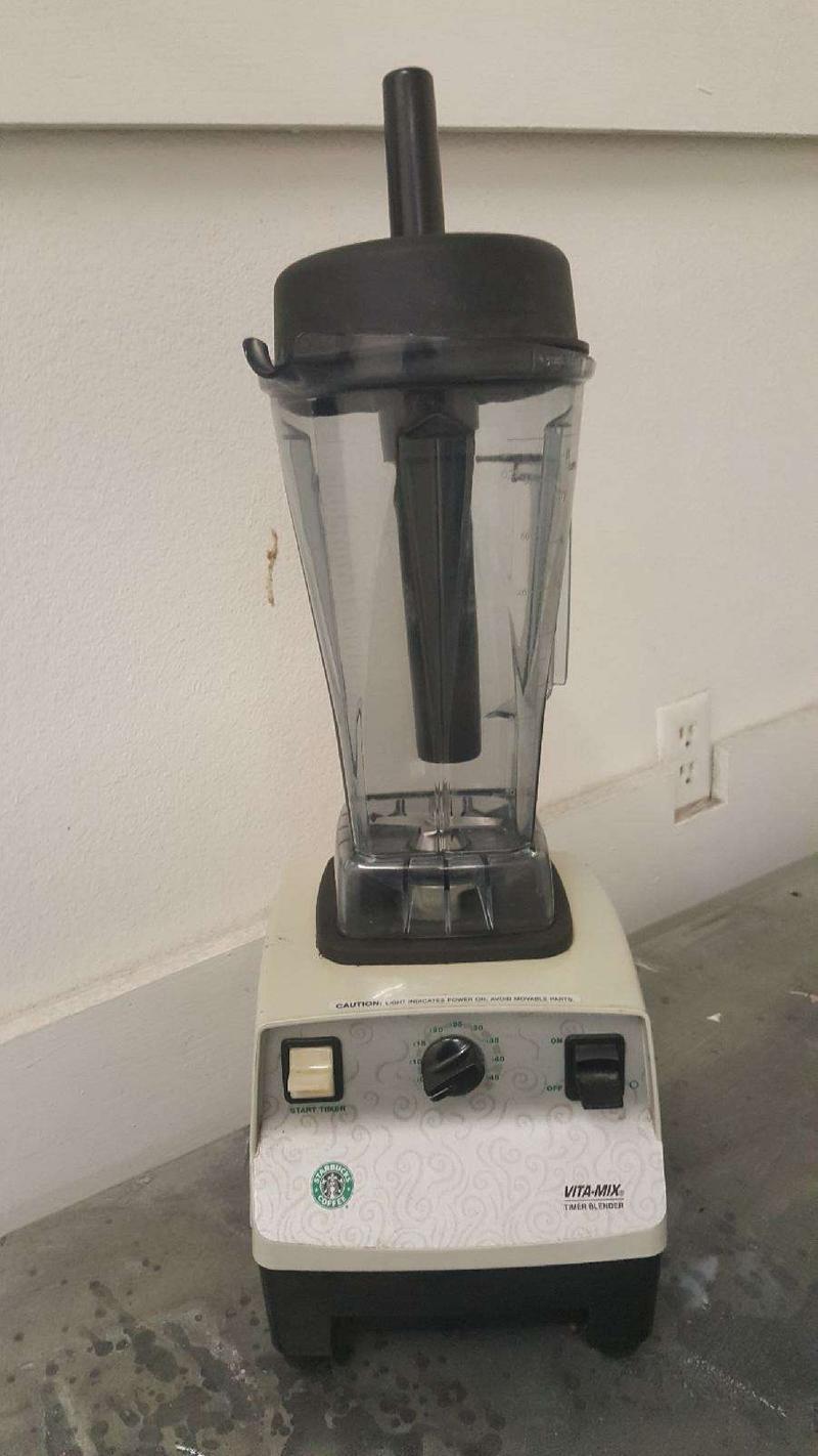 Barely used Starbucks Vitamix Commercial Blender VM0100 Vita mix food