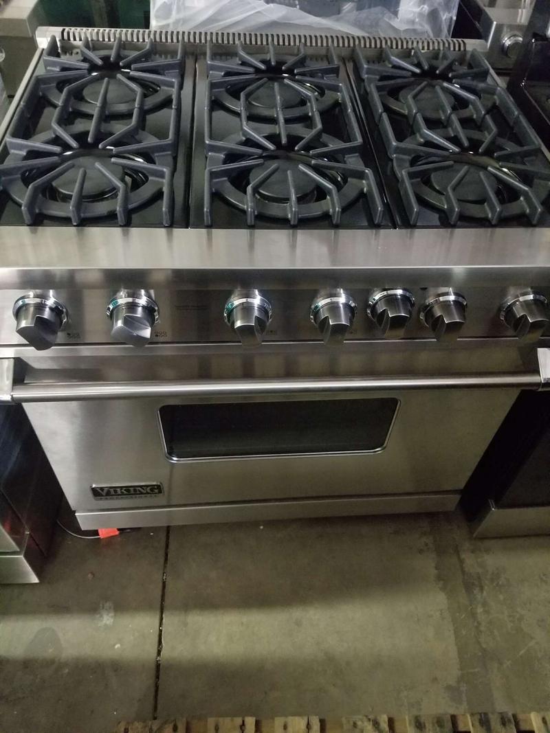 Viking 36 inch 6 burners gas range stainless new for sale in Dallas, TX