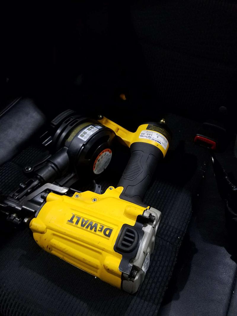Dewalt roofing air nail gun for sale in Garland, TX 5miles Buy and Sell