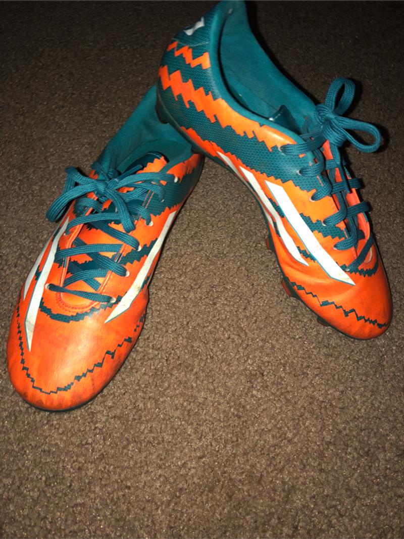 size 8 youth soccer cleats