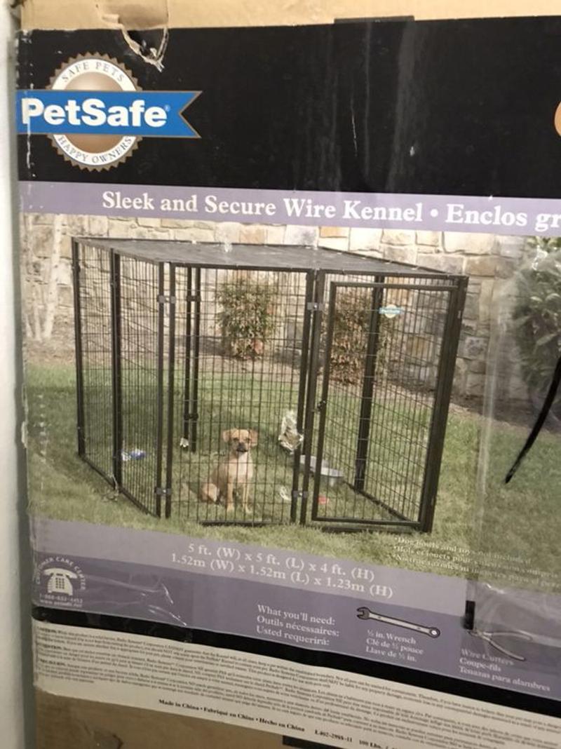 Petsafe Fencemaster Cottageview 5ft.x5 ft.x4 ft. Boxed kennel for sale