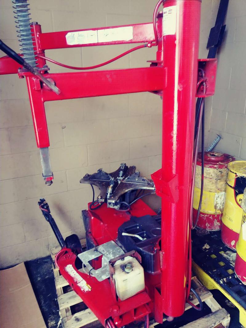 Costs tire machine for sale in Houston, TX 5miles Buy and Sell