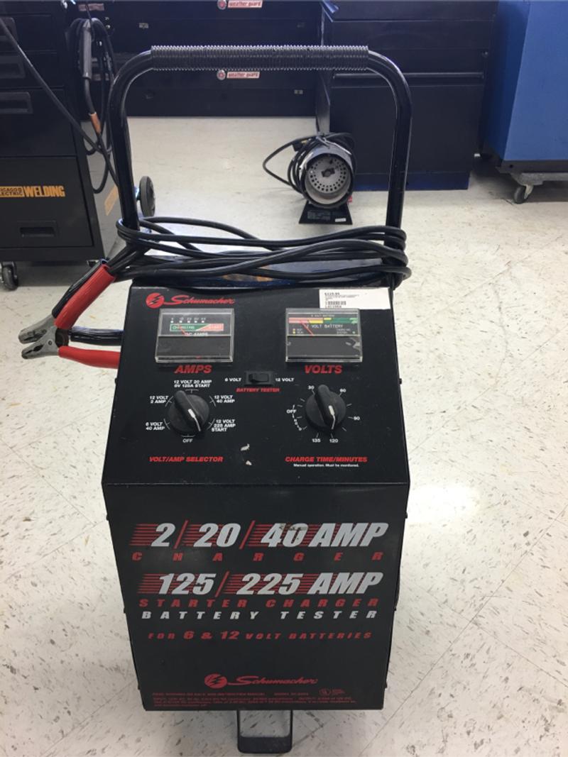 Schumacher Model SE2254 2/20/40 Amp Charger 125/225 Starting Charger