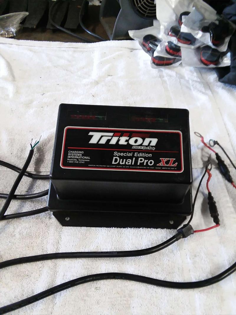 Triton boat 2 bank battery charger for sale in Gatesville, TX 5miles