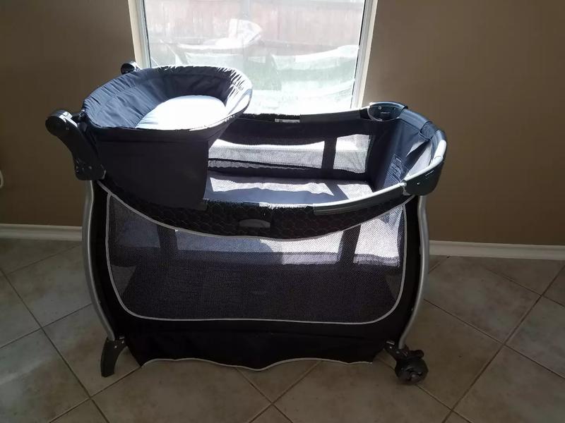 Packnplay for sale in Helotes, TX 5miles Buy and Sell