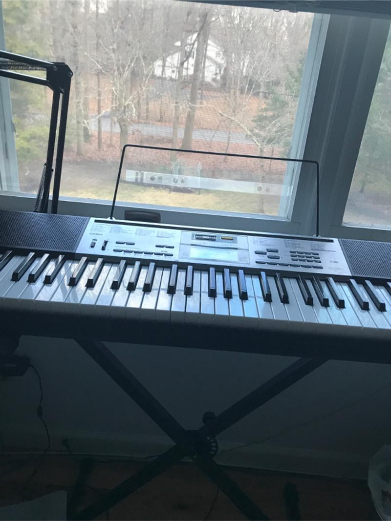 Casio LK-175 Piano Keyboard for sale in Belle Terre, NY - 5miles: Buy and Sell