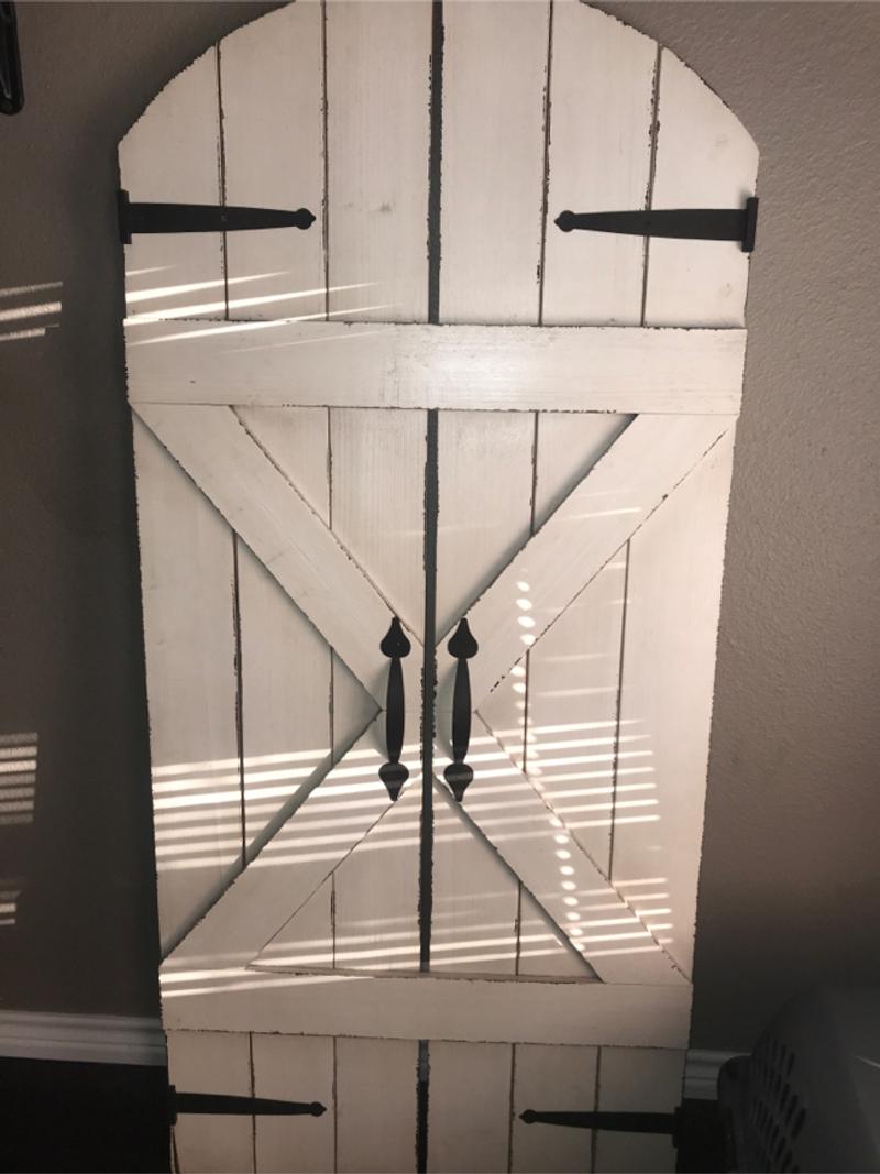 White rustic barn doors for sale in Burleson, TX 5miles Buy and Sell