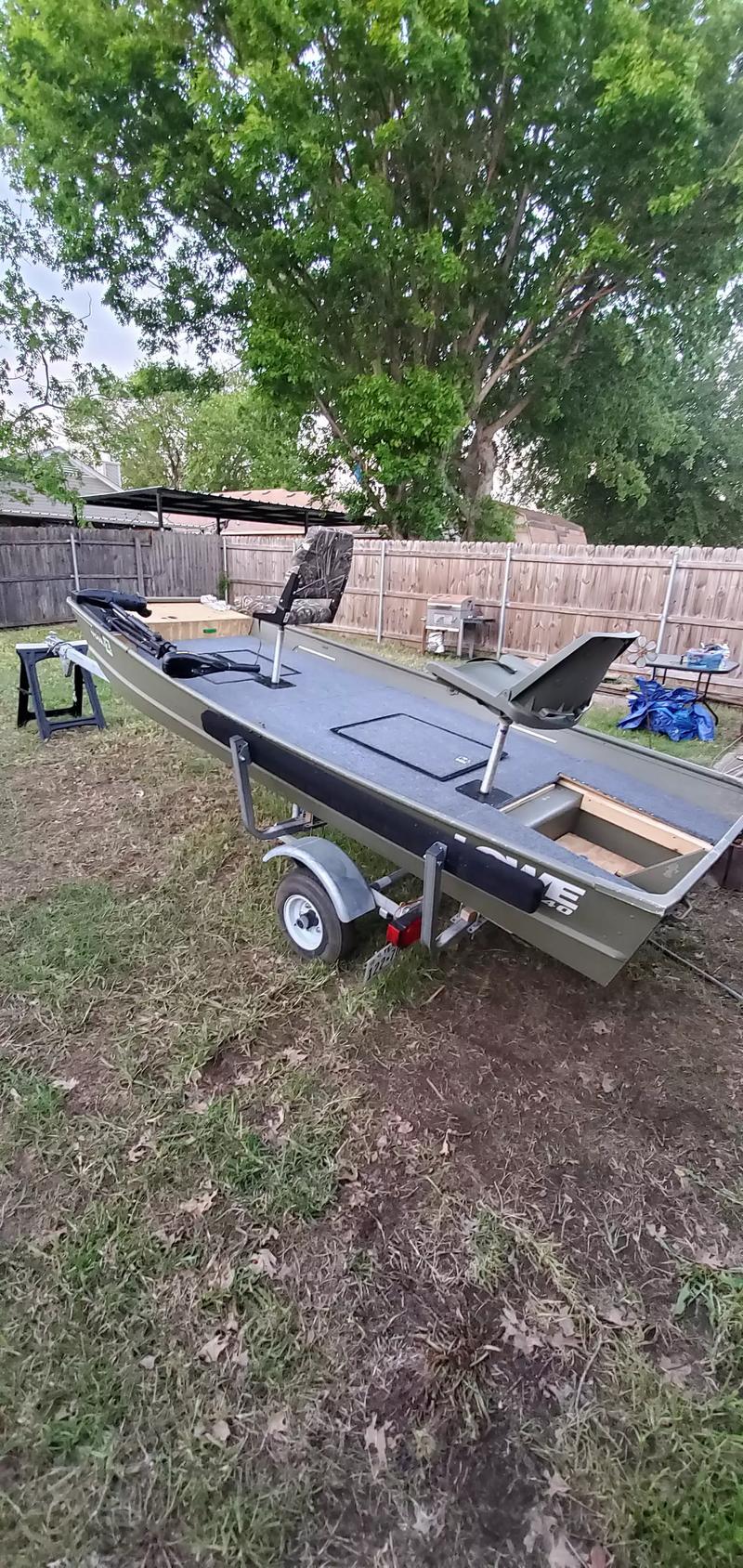 2017 lowe jon boat for sale in Fort Worth, TX 5miles Buy and Sell