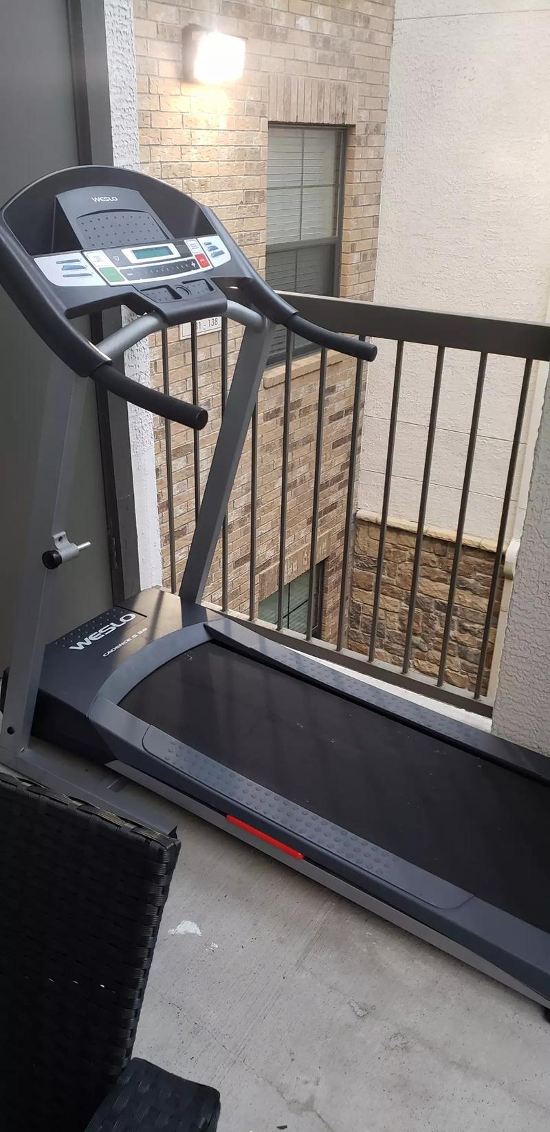 Treadmill for sale in Dallas, TX 5miles Buy and Sell