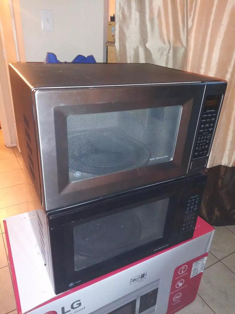 2 microwaves for sale in Mckinney, TX 5miles Buy and Sell
