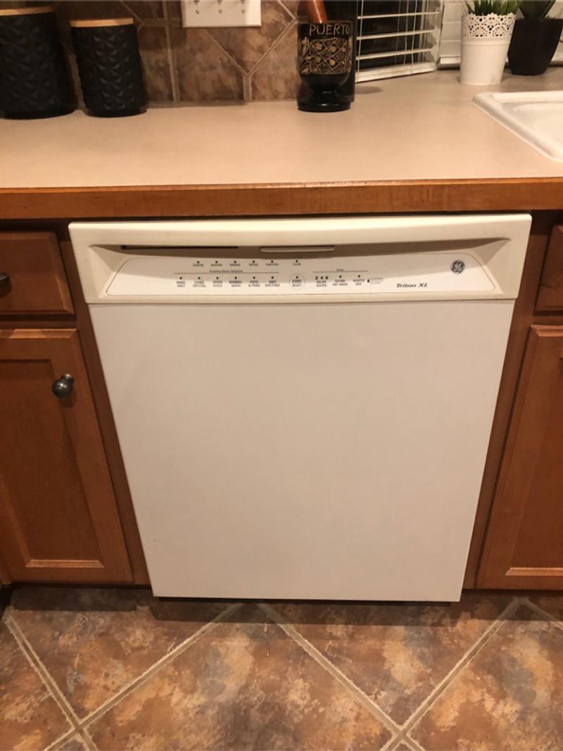 White dishwasher for sale in The Colony, TX 5miles Buy and Sell