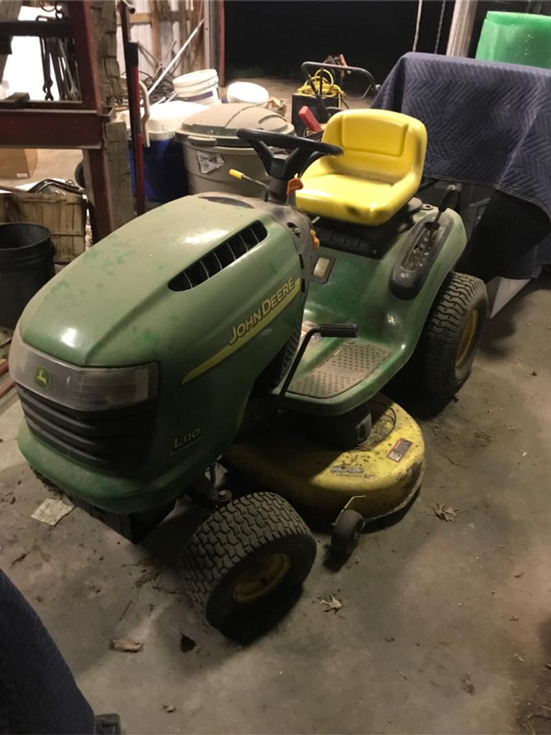 John Deere riding lawn mower for sale in Weatherford, TX 5miles Buy