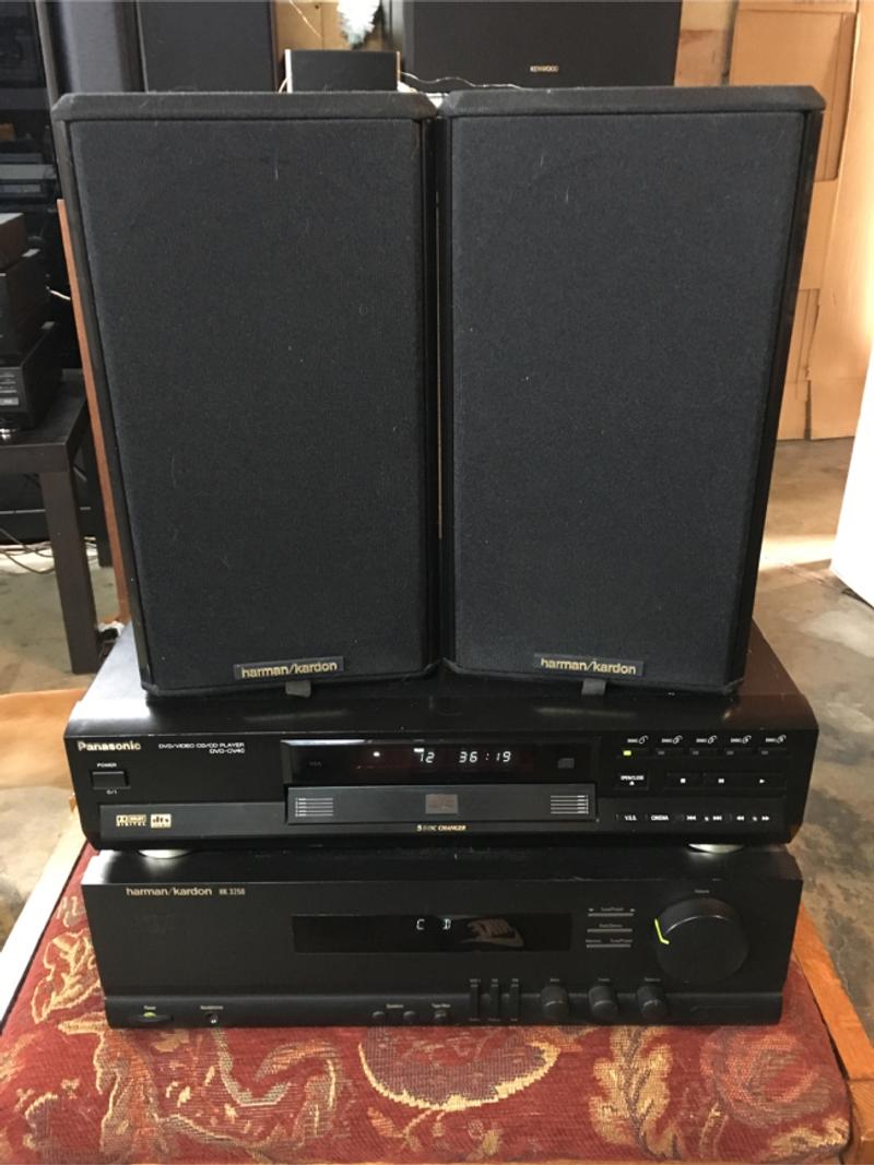 HARMON KARDON STEREO RECEIVER AND HARMON KARDON BOOKSHELF SPEAKERS AND