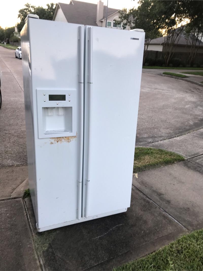 Refrigerator for sale in Houston, TX 5miles Buy and Sell