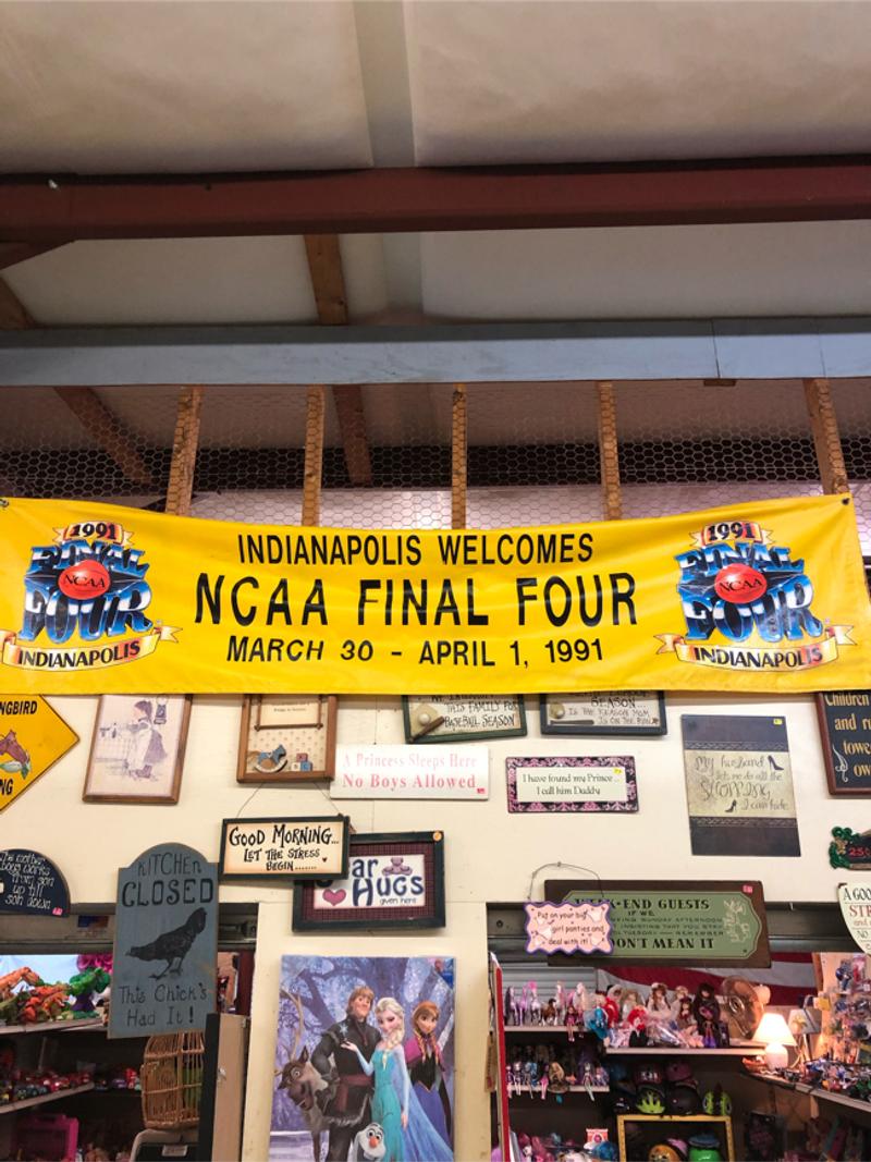 Photo 1991 Final Four banner, 8 feet x 2 feet