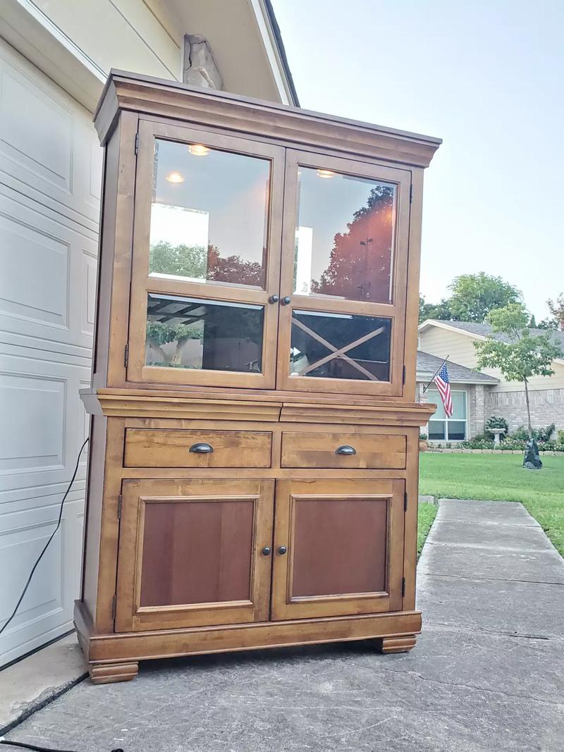 Havertys Furniture hutch w/ lights and wine rack for sale in San Antonio, TX 5miles Buy and Sell