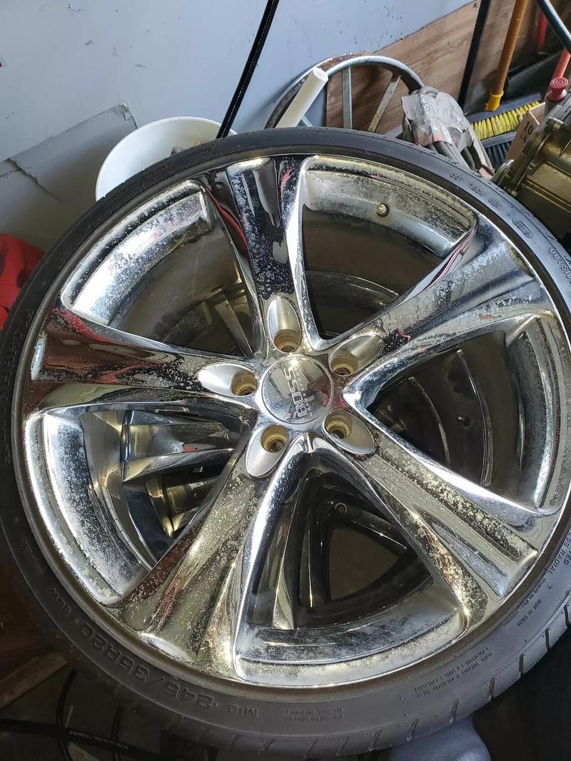 2 SET OF RIMS, 1 SET OF 20' RIMS (5 LUG, FITS TOYOTA, NISSAN) tires are