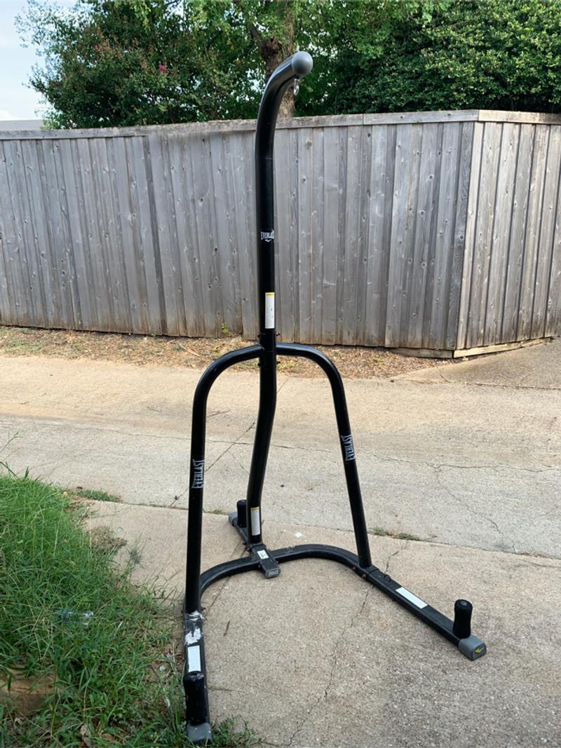 EVERLAST HEAVY BAG STAND for sale in Plano, TX 5miles Buy and Sell