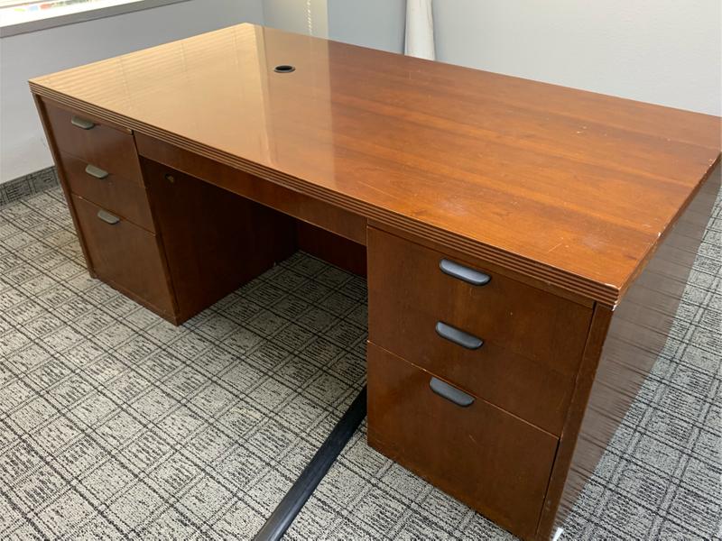 Solid wood executive desk for sale in Lewisville, TX 5miles Buy and Sell