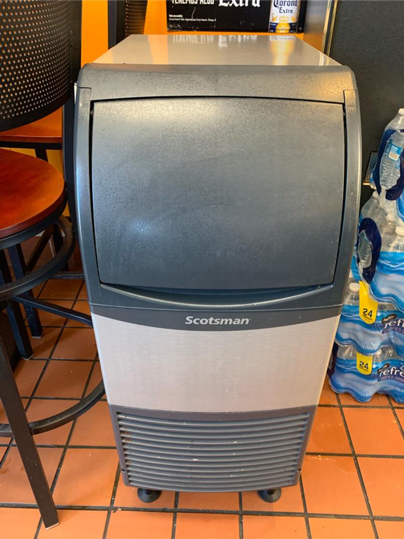 Scotsman commercial ice machine for sale in Dallas, TX 5miles Buy