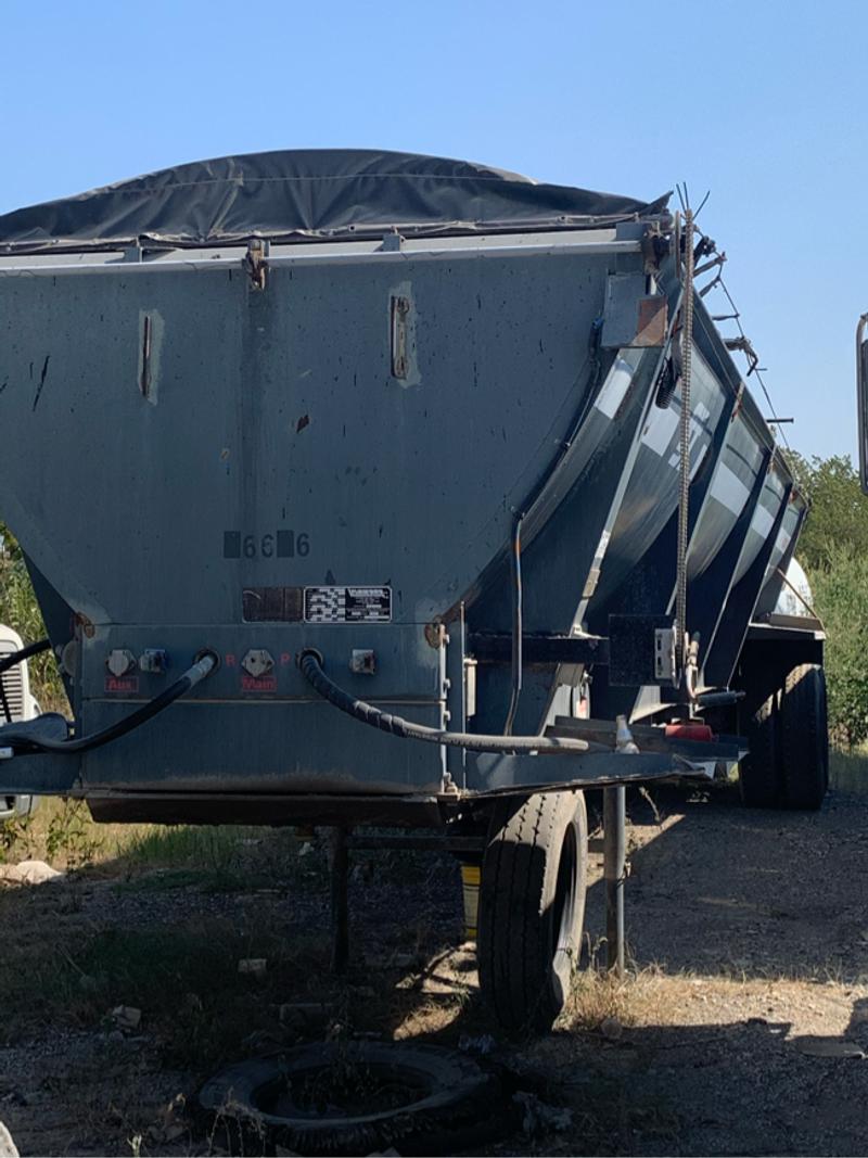 2000 Flowboy asphalt Trailer CB5000 for sale in Fort Worth, TX 5miles