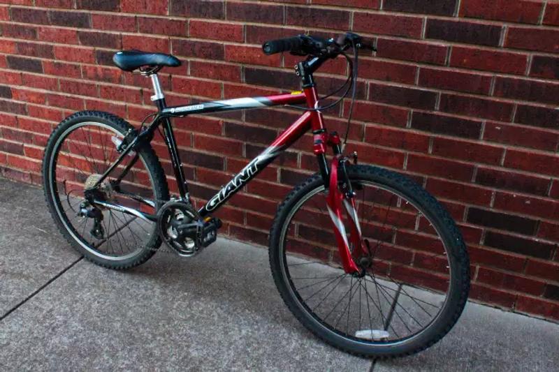 Giant Boulder Mountain Bike for sale in Keene, TX 5miles Buy and Sell