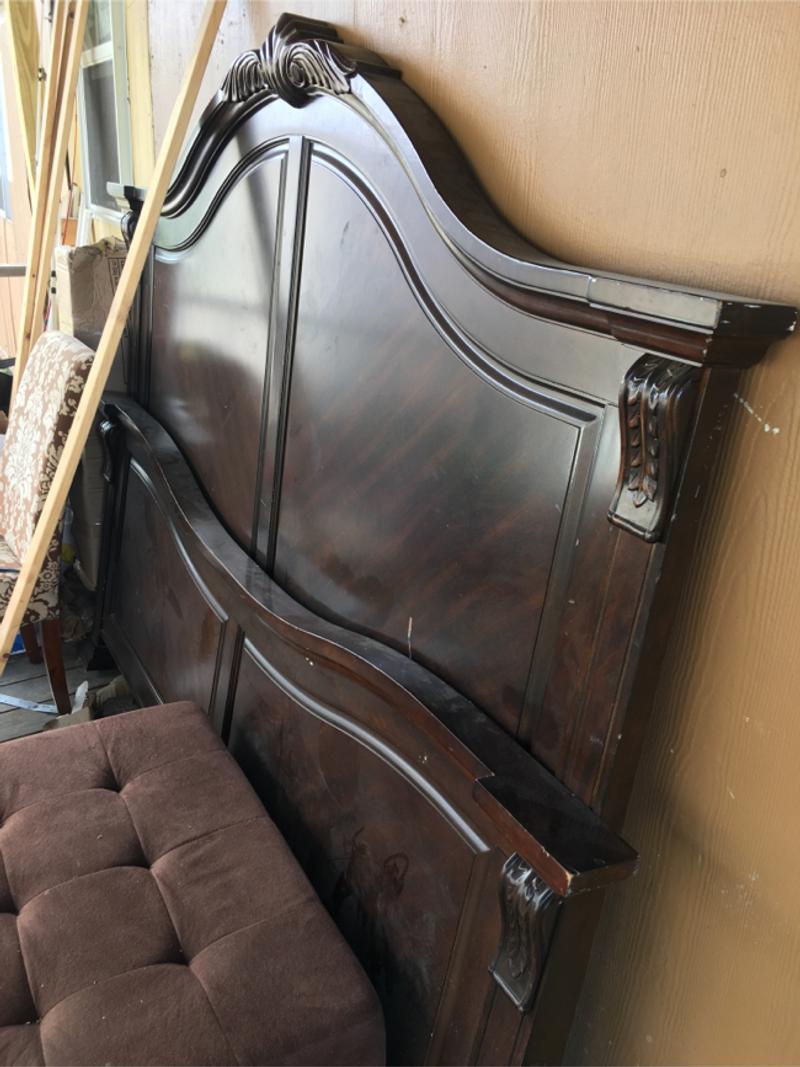 King size bed base for sale in Houston, TX 5miles Buy and Sell