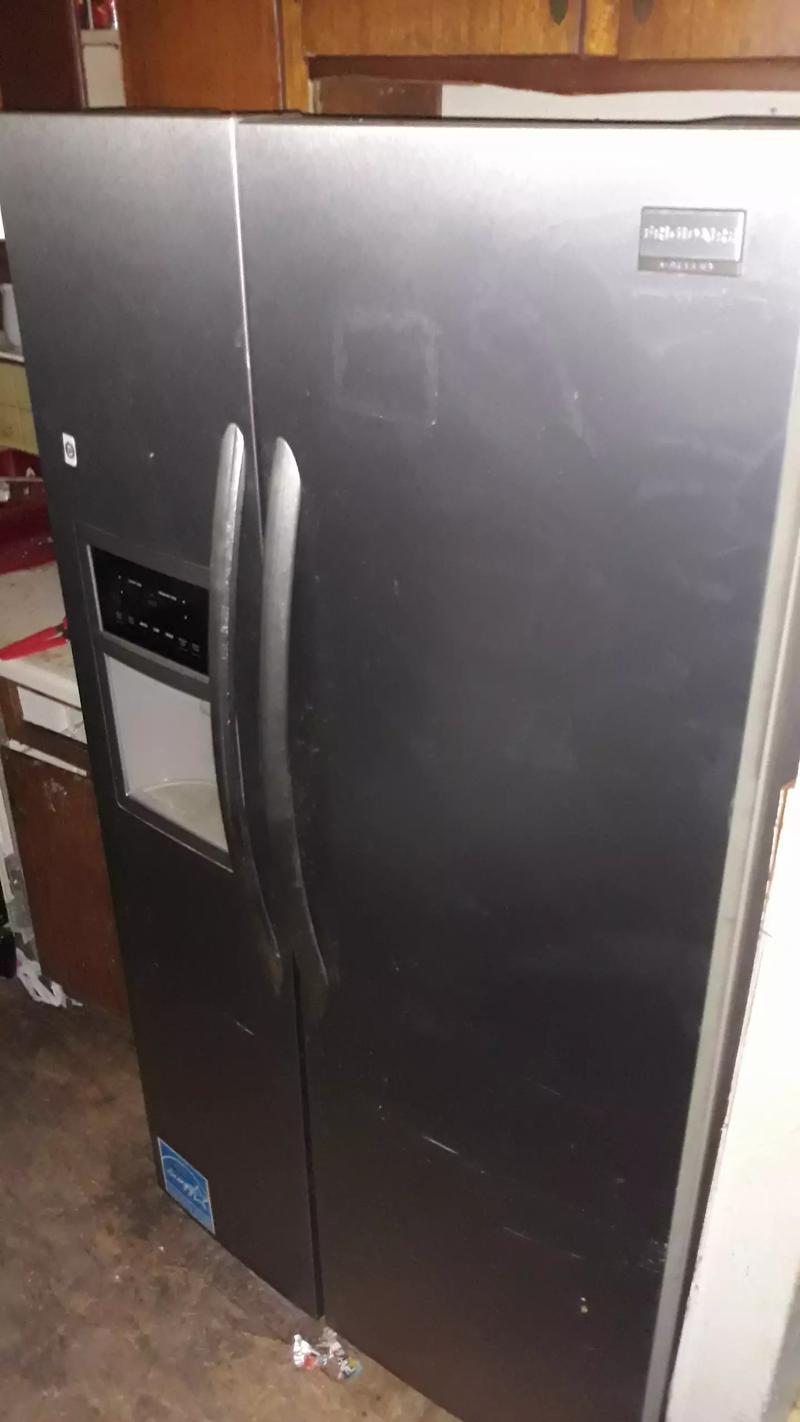 Frigidaire ice maker and water for sale in Fort Worth, TX 5miles Buy