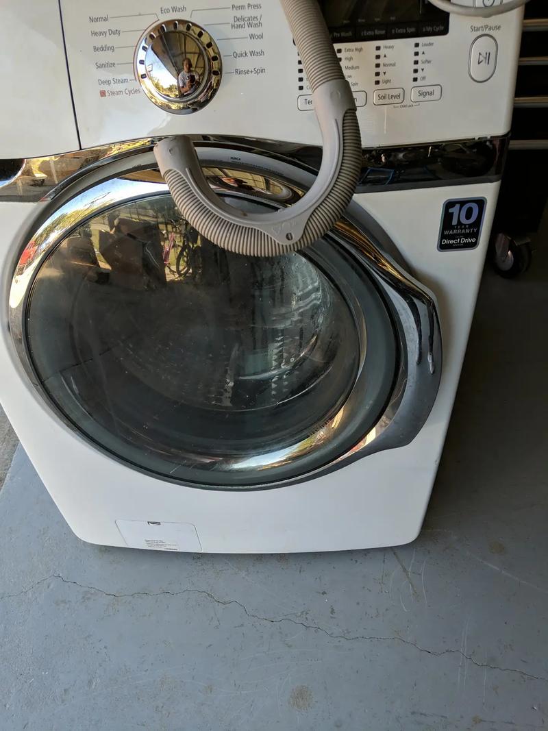 Samsung washer. Works as should. Just selling because we bought new