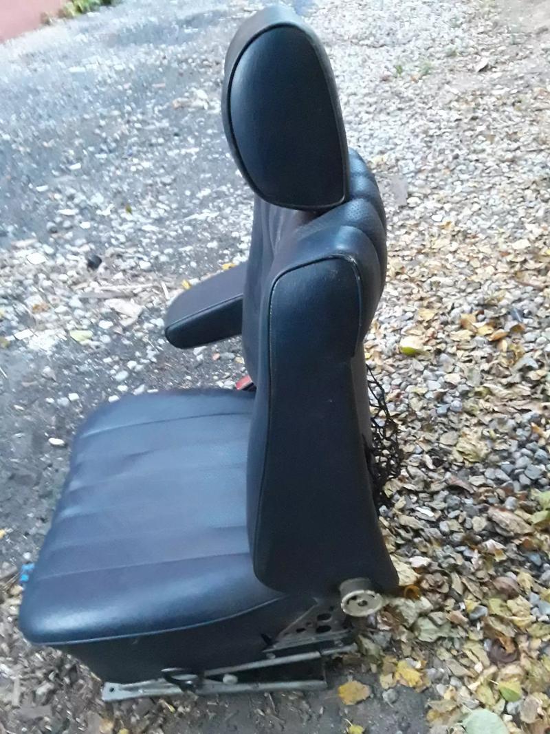 Photo  1983 318Mercedes Benz front sea