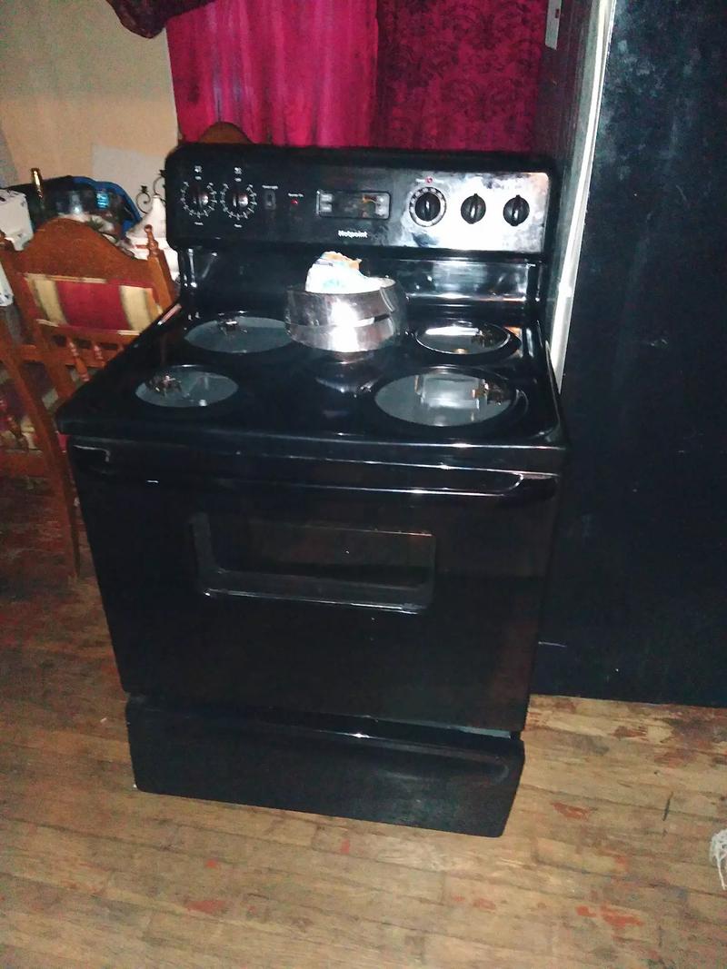 Hotpoint Electric Stove for sale in Fort Worth, TX 5miles Buy and Sell