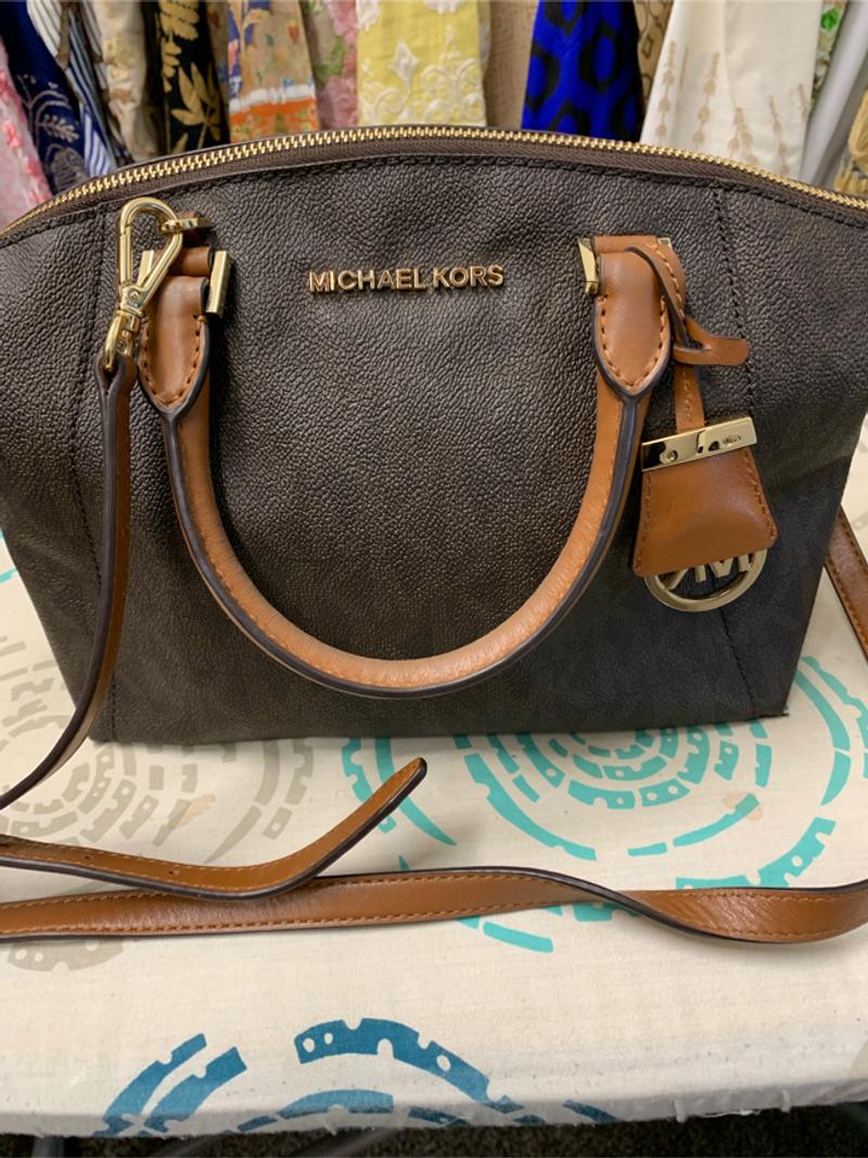 Selling Michael Kors Purse | semashow.com